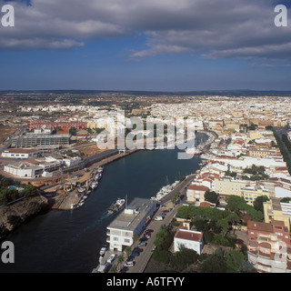 Vue aérienne - à nord-est sur le port / Puerto de la Ciutadella, Minorque. Banque D'Images