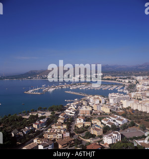 Image aérienne de Puerto Alcudia et port de plaisance Alcudiamar, du nord-est de Majorque, Iles Baléares, Espagne. 20 septembre 2006. Banque D'Images