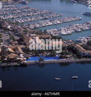 L'image aérienne de l'hôtel Botel Alcudiamar et Alcudiamar Marina, Puerto Alcudia, au Nord Est de Majorque, Iles Baléares, Espagne. 20e Banque D'Images