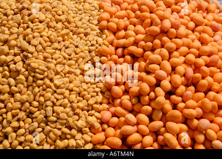 Les arachides Sauced à vendre dans la vieille ville de Kaleici, Antalya, Turquie Banque D'Images