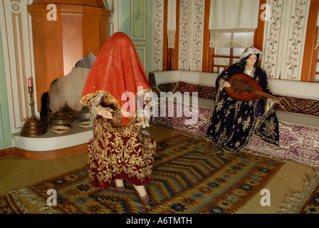 Diorama grandeur nature illustrant les coutumes de Antalya Ottoman affichée à Suna et Inan KIRAC musée ethnographique de Kaleici à Antalya Turquie Banque D'Images