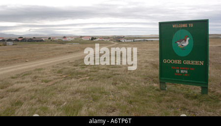 Inscrivez-vous à Goose Green, Îles Falkland Scène atlantique sud d'fiece combats durant la conflit des Malouines Banque D'Images