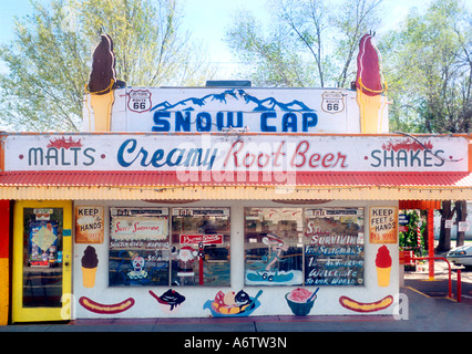 Snow Cap Drive-In signe sur la vieille route 66 à Seligman AZ Banque D'Images