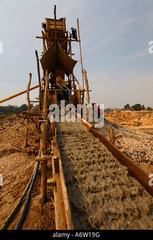 Travailleur de mine de diamants, Cempaka, South-Kalimantan, Bornéo, Indonésie Banque D'Images