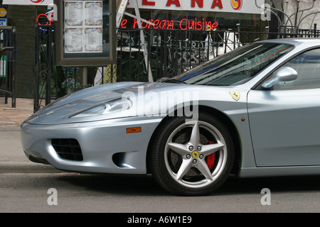 Les courbes avant de voiture de sport Ferrari Banque D'Images