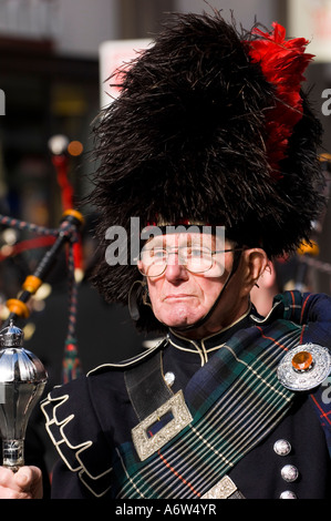 L'homme en uniforme traditionnel irlandais dans la st.Patrick day parade à Manchester UK 2007 Banque D'Images