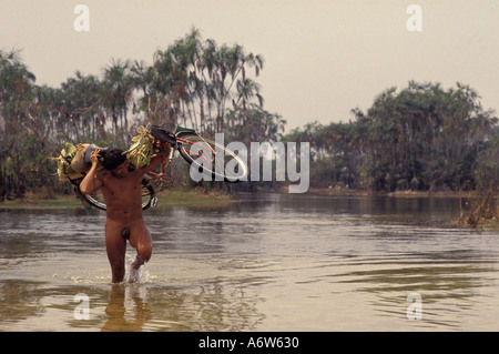 Amazon rainforest Xingu Brésil Yaulapiti les populations autochtones Banque D'Images