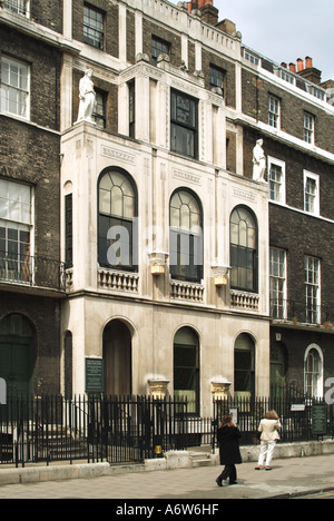 Londres 13 s Inn Lincoln Fields célèbre architecte Sir John Soanes accueil maintenant un musée de ses œuvres d'art et antiquités Banque D'Images