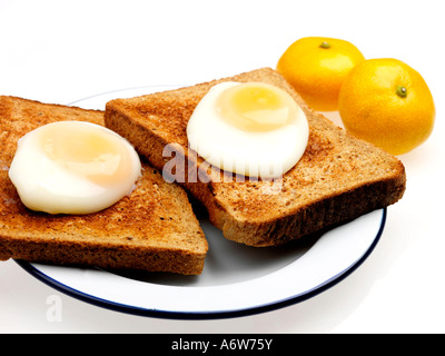 Œufs pochés sur toast complet Banque D'Images