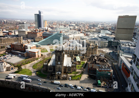 Vue aérienne de la Cathédrale de Manchester et du centre-ville avec des capacités de la CEI et l'Arndale Centre Tower Banque D'Images