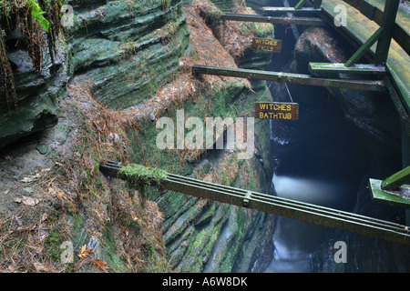 Excursion terrestre sur la partie supérieure des tours de Dell dans la rivière Wisconsin pour visiter Witches Gulch, Wisconsin Dells, Wisconsin, États-Unis Banque D'Images