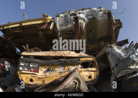 Stock photo d'une voiture avec benne épaves d'automobiles. Banque D'Images