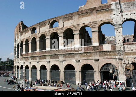 Le Colisée ou le Colisée, à l'origine connu comme l'amphithéâtre Flavien, Rome Italie Europe Banque D'Images