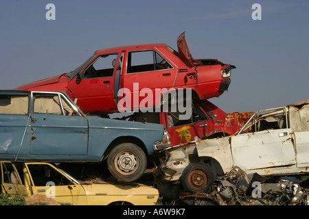 Stock photo d'une voiture avec benne épaves d'automobiles. Banque D'Images