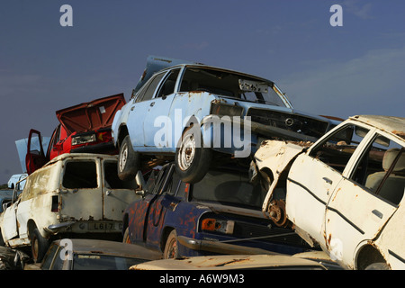 Stock photo d'une voiture avec benne épaves d'automobiles. Banque D'Images