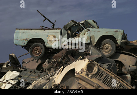 Stock photo d'une voiture avec benne épaves d'automobiles. Banque D'Images