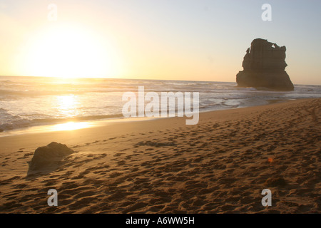 Coucher du soleil à la Gibson étapes le long de la Great Ocean Road en Australie photo de Jen Lombardo Banque D'Images