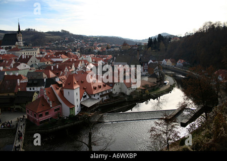 Une vue du village de la rivière notamment Cesky Krumlov Banque D'Images