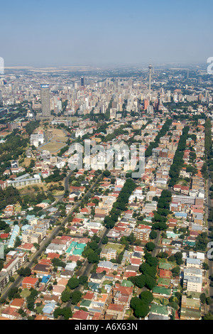 Vue aérienne du centre-ville de Johannesburg et sa banlieue est en Afrique du Sud. Banque D'Images