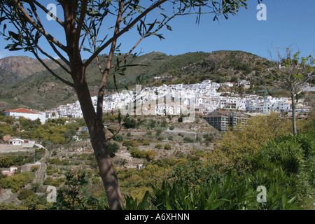 Petit village de montagne en Andalousie, Espagne Banque D'Images