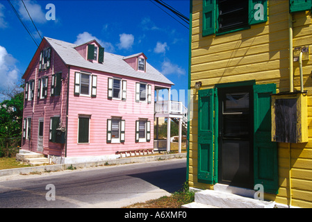 Accueil de la loyalist colorés des années 1900, Governor's Harbour, Île Eleuthera, Bahamas. Banque D'Images
