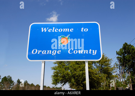 Signe de la route de comté de Orange County pilotes accueillant Kissimmee Orlando Disney Theme Park Area Florida-NOUS Banque D'Images