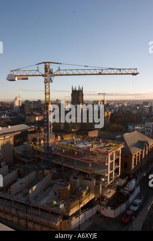 L'horizon du sud de Leeds à la 'nouvelle' de la rue York et l'église paroissiale de grue à tour Banque D'Images