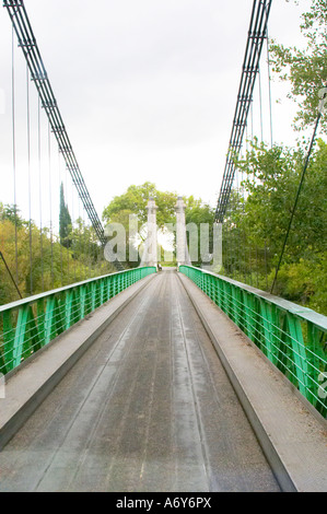 Pont sur le l'Hérault, près de Gignac dans le district de Montpeyroux. Languedoc. La France. L'Europe. Banque D'Images