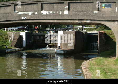 Pont et serrure sur Grand Union Canal à Hatton Warwickshire Angleterre Royaume-Uni UK Banque D'Images