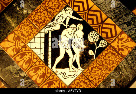 Adam et Eve de la cathédrale de Gloucester en Angleterre, le Roi Henry VIII démon diable fiend Banque D'Images