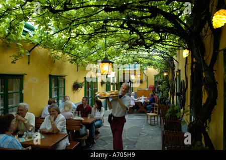 Vienne, vin traditionnel restaurant à Grinzing Banque D'Images