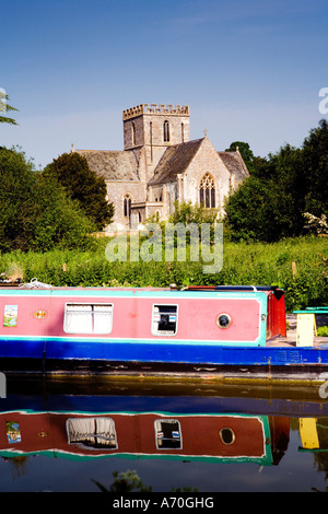 St.Mary's Church, Great Bedwyn, Marlborough, Wiltshire, Royaume-Uni, l'Angleterre et le canal Kennet et Avon Banque D'Images