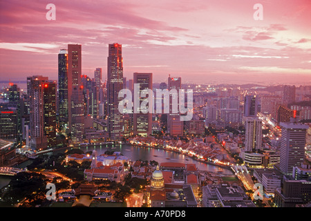 Quartier central des affaires de Singapour au coucher du soleil Banque D'Images
