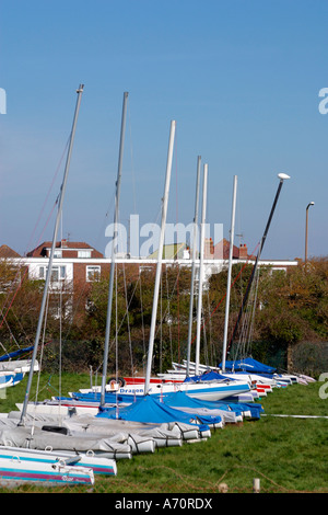 Disponibles sur la terre ferme à Sussex Yacht Club Banque D'Images