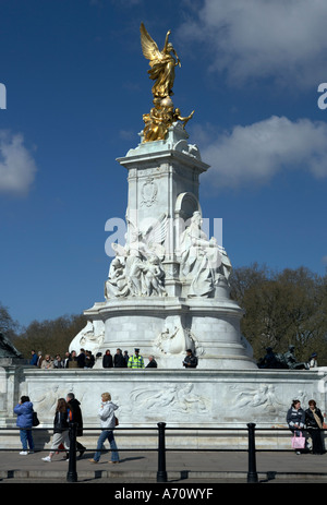 Le Queen Victoria Memorial de marbre en face de la palais de Buckingham à Londres, Grande-Bretagne Banque D'Images