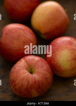 Les pommes dans le bac en bois haut de gamme - 61Mo d'image numérique Hasselblad Banque D'Images