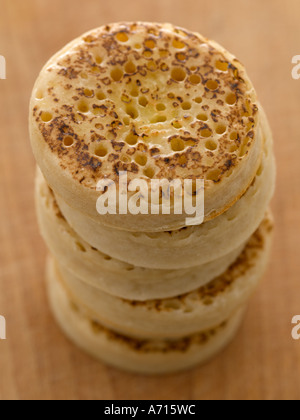 Pile de crumpets chauds et le beurre fondu - haut de gamme image numérique Hasselblad 61Mo Banque D'Images