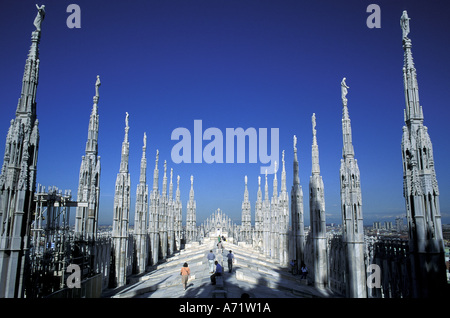 L'Europe, Italie, Milan. De coraux sur le Duomo, construit en style gothique entre 14e et 19e siècle. Banque D'Images