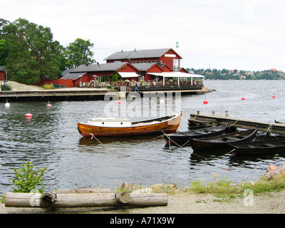 Une journée tranquille à Fjäderholmarnas Fjäderholmarna restaurant Krog sur les îles de l'archipel intérieur de Stockholm, Suède Banque D'Images