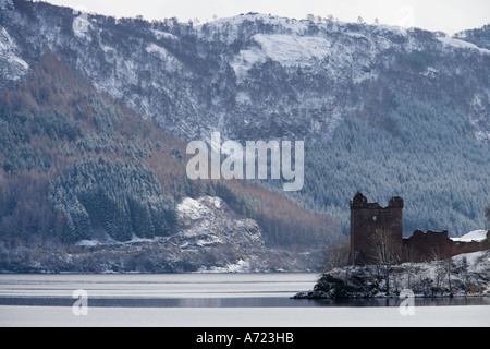 Le Château d'Urquhart sur le Loch Ness en Ecosse Drumnadrochit jour d'hiver Banque D'Images