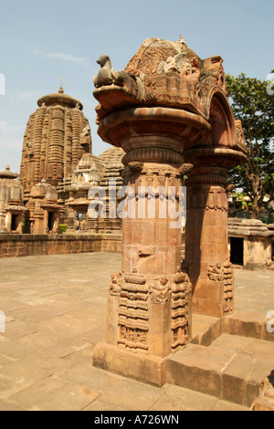 Porte sculptée dans le 10e siècle au temple Mukteshwar Bhuabaneshwar.Orissa en Inde Banque D'Images