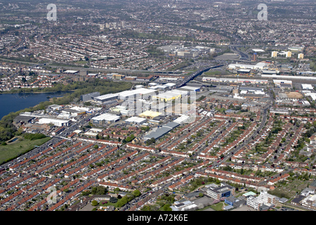 Haut niveau de l'antenne vue oblique au nord-est de l'ouest du réservoir Brent Hendon Staples Corner M1 A406 London SW2 SW4 Angleterre 2005 Banque D'Images