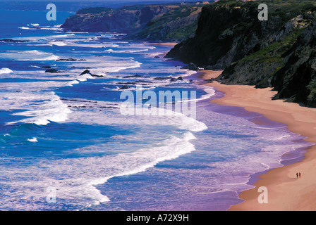 Vue de la plage Praia da Bordeira, Carrapateira, Costa Vicentina, Algarve, Portugal Banque D'Images