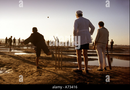 Match de Cricket annuel sur les ronces banc de sable le Solent Cowes, île de Wight, Angleterre Royaume-uni Grande-Bretagne Banque D'Images