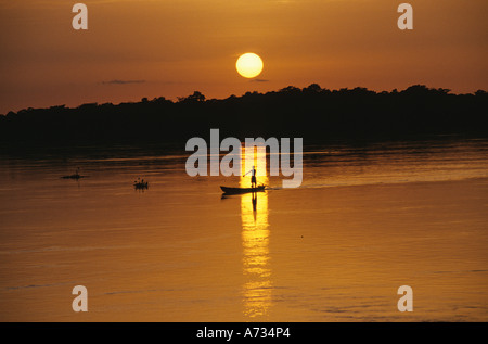 Pirogue Fleuve Congo Afrique Coucher du Soleil Banque D'Images