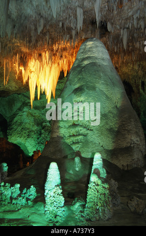 En stalagmites et stalagtites stalagtite grotte, USA, New Mexico, Carlsbad Caverns und Stalagmiten Stalaktiten NP Banque D'Images