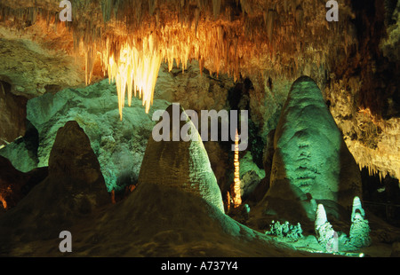 En stalagmites et stalagtites stalagtite grotte, USA, New Mexico, Carlsbad Caverns und Stalagmiten Stalaktiten NP Banque D'Images