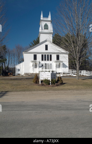 Deerfield Bible Church pendant les mois de printemps situé à Deerfield dans New Hampshire USA qui fait partie de la Nouvelle Angleterre Banque D'Images