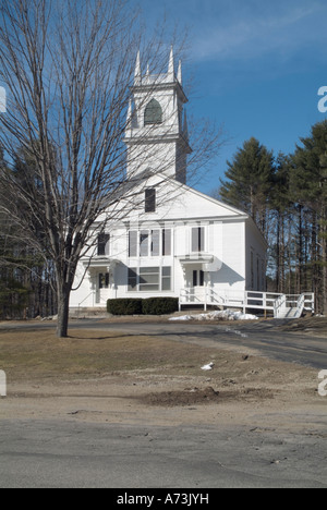 Deerfield Bible Church pendant les mois de printemps situé à Deerfield dans New Hampshire USA qui fait partie de la Nouvelle Angleterre Banque D'Images