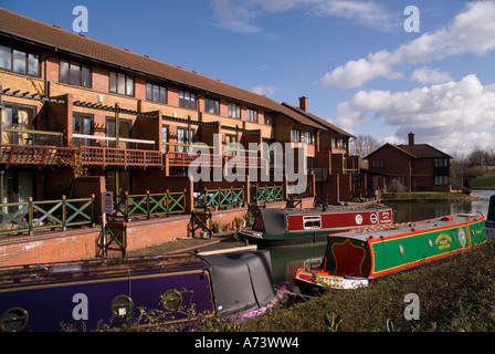 Pennyland Marina Milton Keynes avec propres amarres sur le Grand Union canal wide angle Banque D'Images